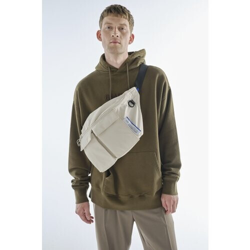 Embassy of Bricks and Logs mannen vegan Combat Bag Tuba Bleek Zand Tweedehands