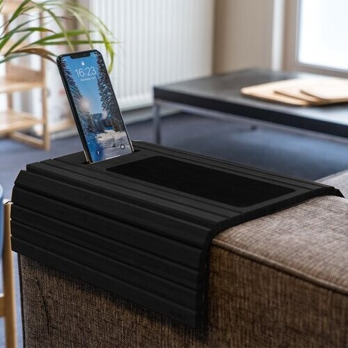 Tweedekans Budu Armleuning dienblad voor bank Zwart – Flexibel – Armleuning organizer – Bamboe hout – Anti slip - Telefoonhouder Tweedehands